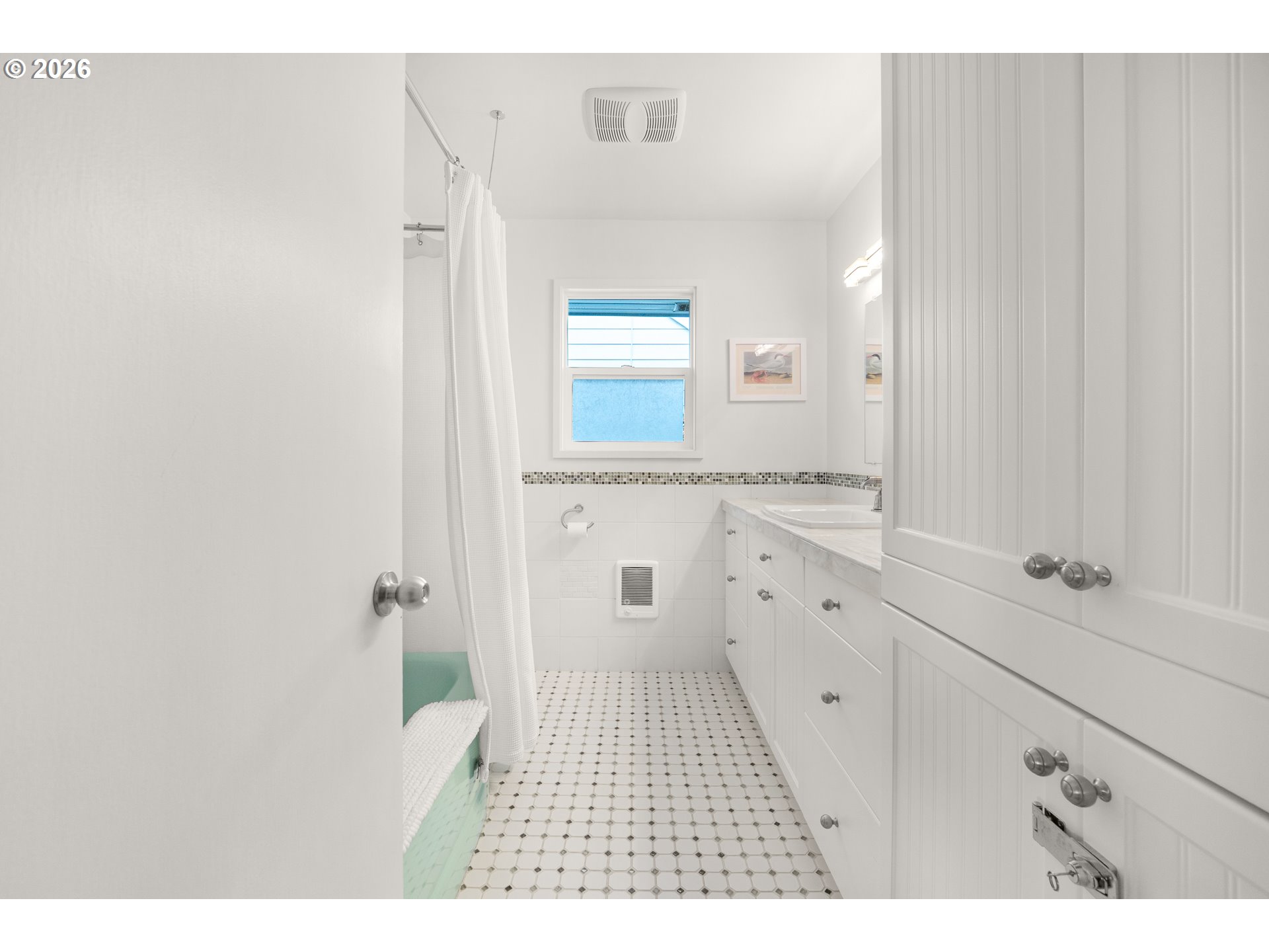 1210 South Columbia Street Seaside, OR 97138 - Photo 18 of 40 a bathroom with a sink a toilet and mirror