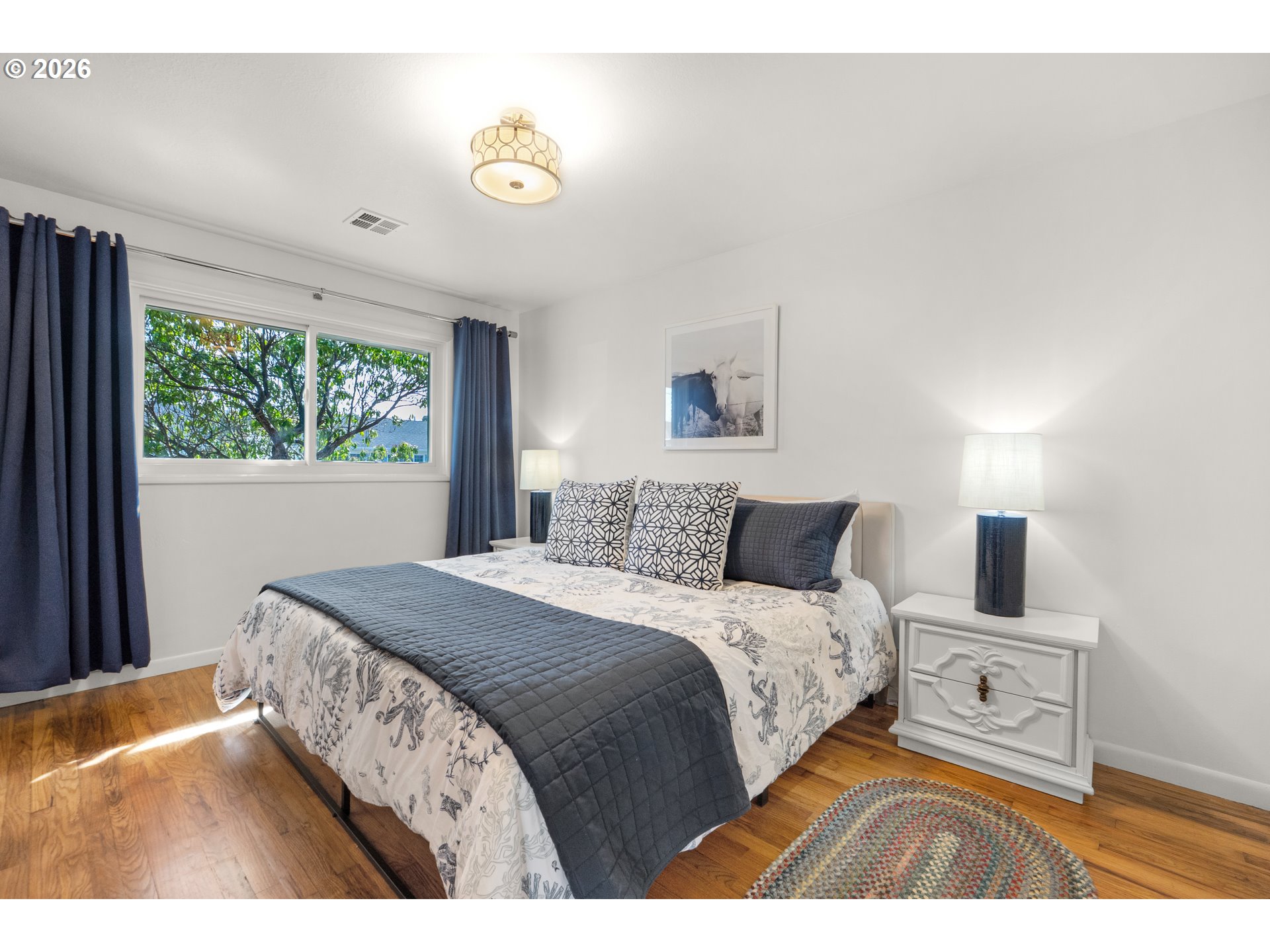 1210 South Columbia Street Seaside, OR 97138 - Photo 20 of 40 a bedroom with a bed and a window