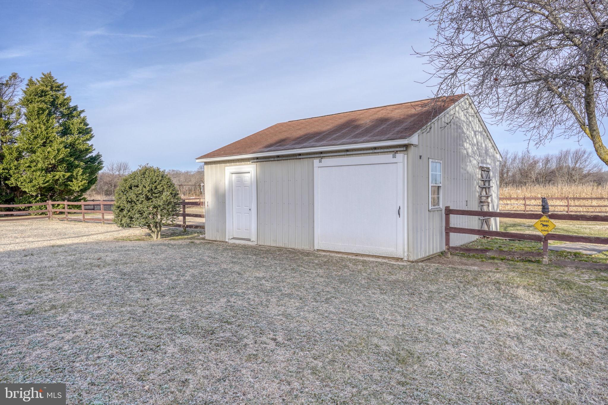 4059 Paradise Alley Road Felton, DE 19943 - Photo 12 of 60 24' x 24' Barn with horse stall