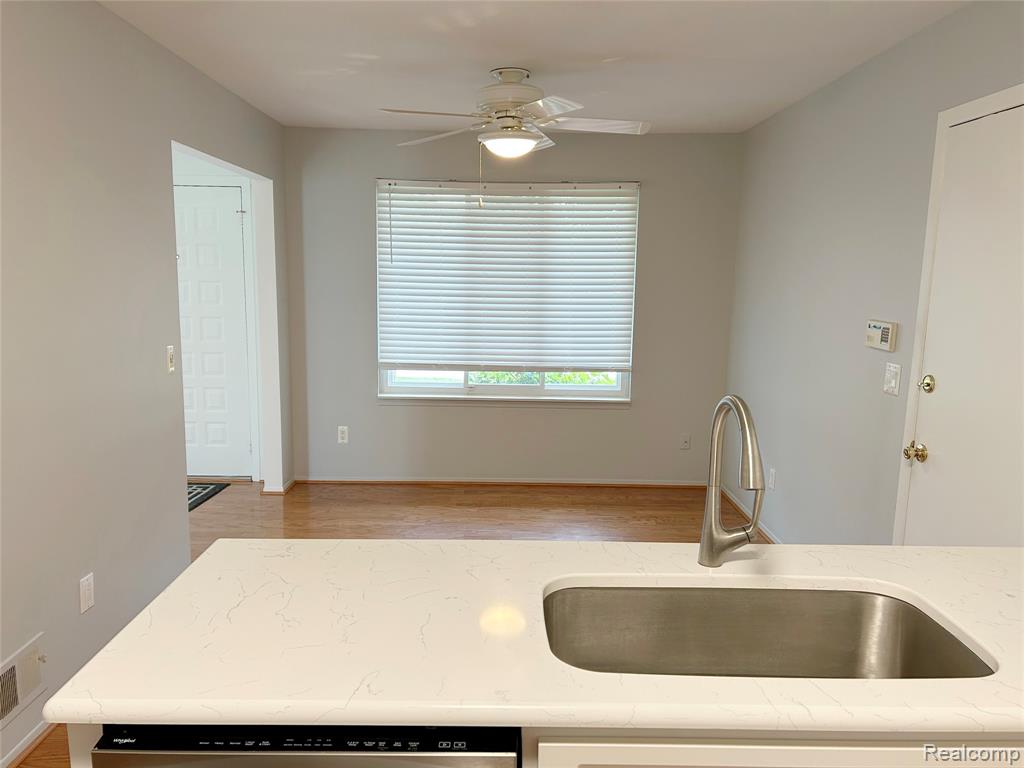 591 Tennyson Rochester Hills, MI 48307 - Photo 9 of 20