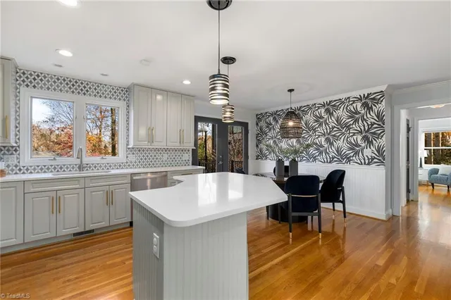 $1,050,000 | 32 Kemp Road East, Greensboro, NC 27410