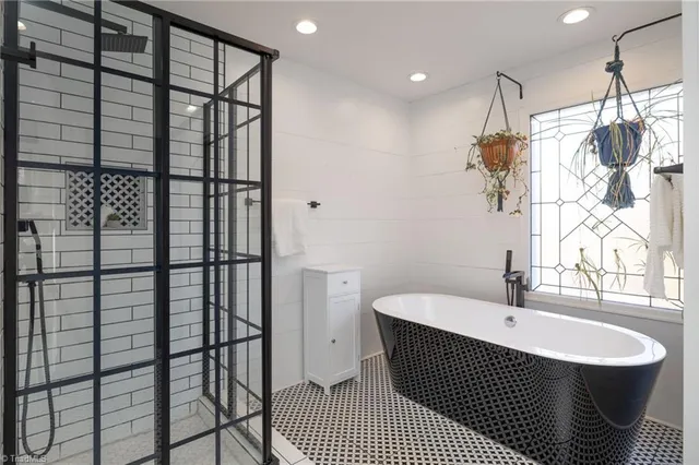 $1,050,000 | 32 Kemp Road East, Greensboro, NC 27410