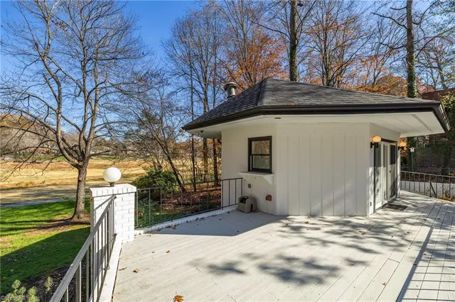 $1,050,000 | 32 Kemp Road East, Greensboro, NC 27410