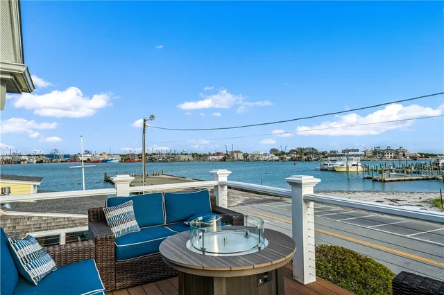 $2,195,000 | 1185 Succotash Road, Narragansett, RI 02879