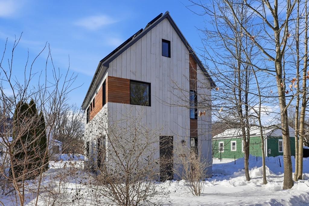 2 Juniper Place Northampton, MA 01062 - Photo 3 of 41