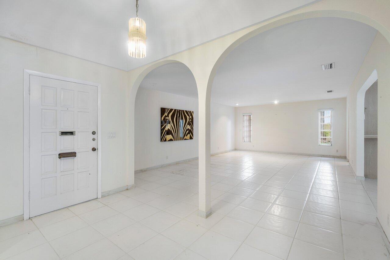1060 Spanish River Road Boca Raton, FL 33432 - Photo 13 of 37 006-1060SpanishRiverRoad-BocaRaton-FL-33