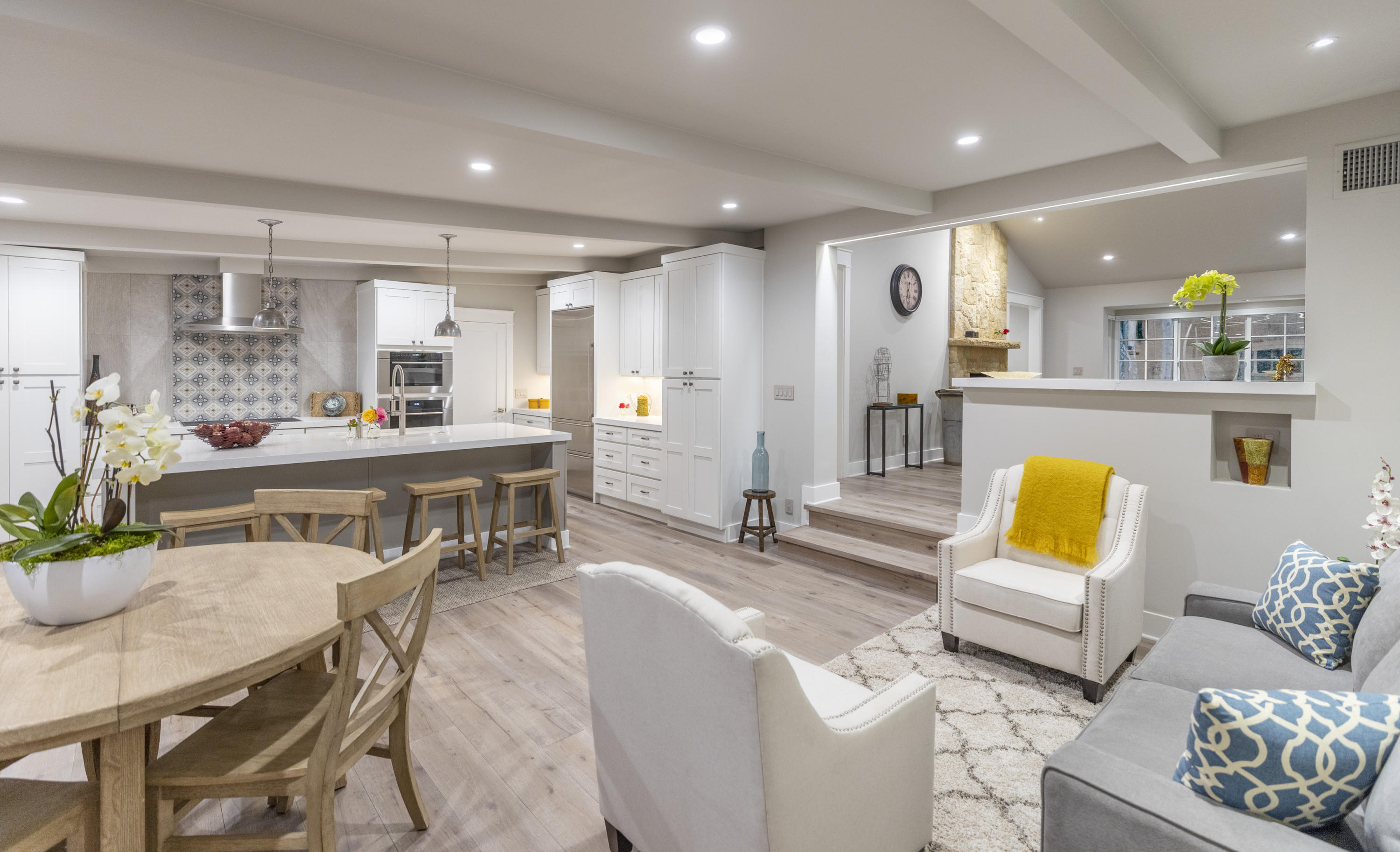 575 Barker Pass Road Santa Barbara, CA 93108 - Photo 4 of 22 Family room & Kitchen