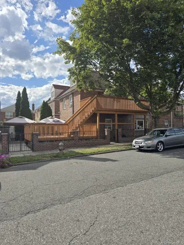 a view of a car in front of house