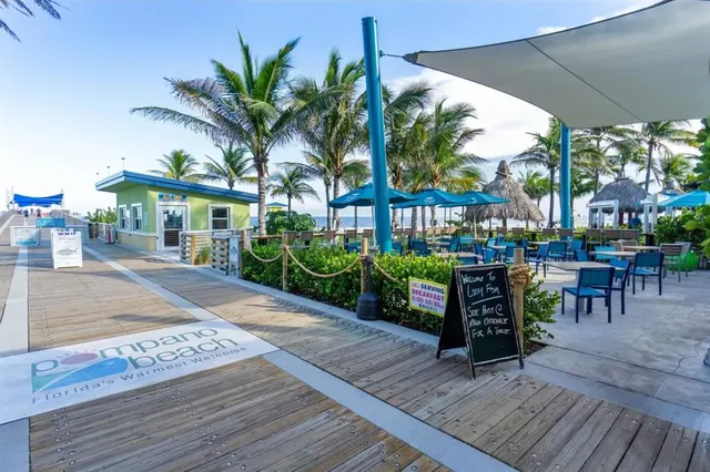 a view of outdoor space yard and porch