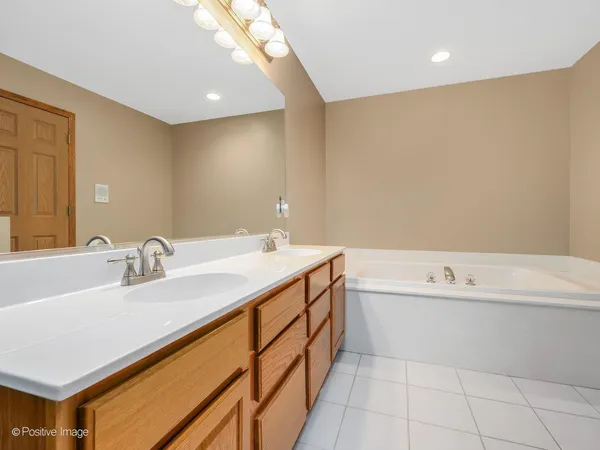$699,900 | 45 South Driveway, Glen Ellyn, IL 60137