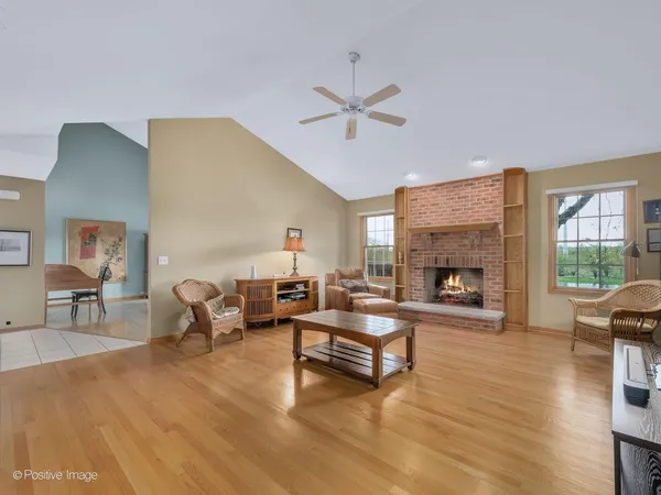 $699,900 | 45 South Driveway, Glen Ellyn, IL 60137