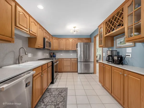$699,900 | 45 South Driveway, Glen Ellyn, IL 60137