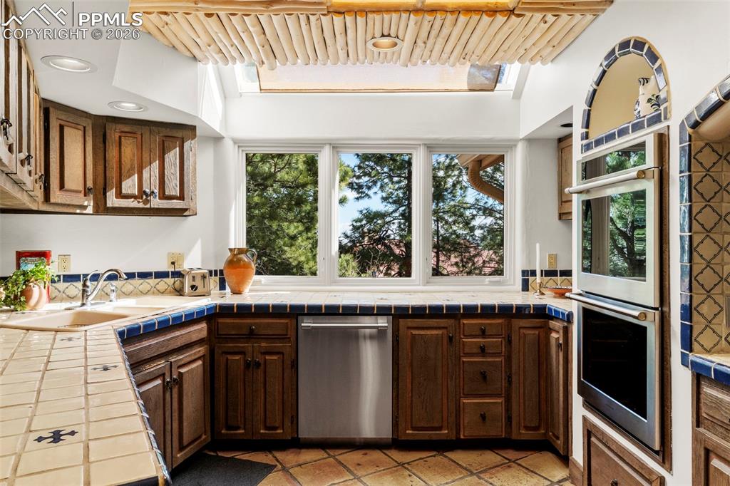 53 Upland Road Colorado Springs, CO 80906 - Photo 13 of 48