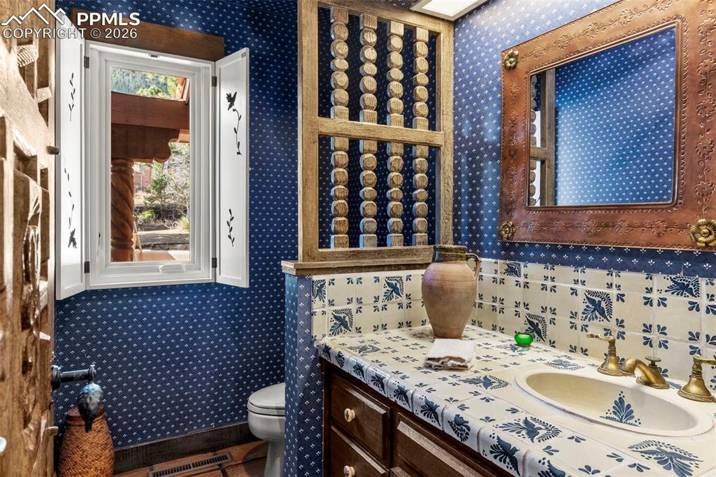 53 Upland Road Colorado Springs, CO 80906 - Photo 17 of 48