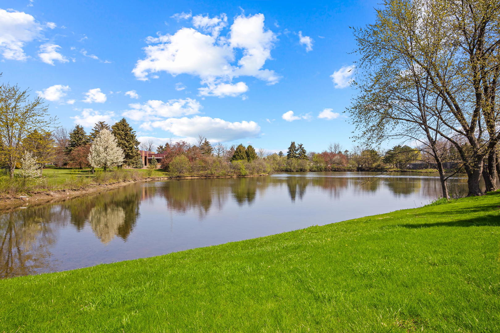 8 Greenvale Road Vernon Hills, IL 60061 - Photo 20 of 21 a lake view with a house