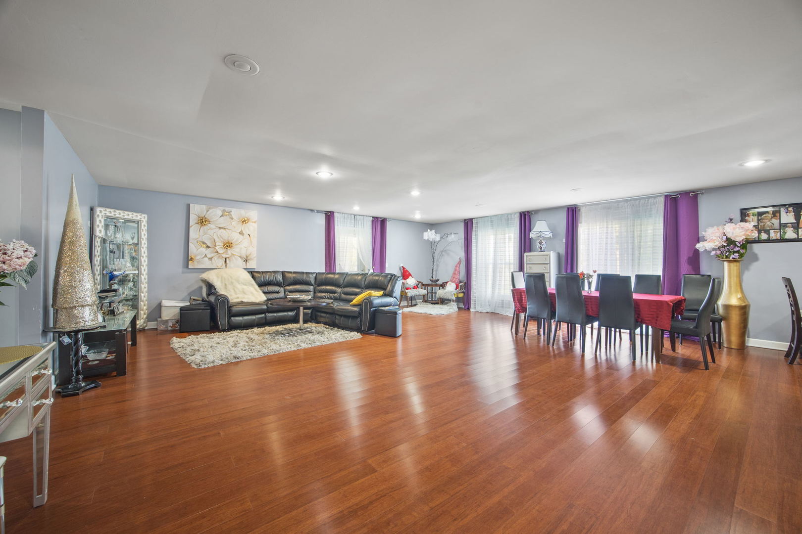 8 Greenvale Road Vernon Hills, IL 60061 - Photo 3 of 21 a living room with furniture and wooden floor