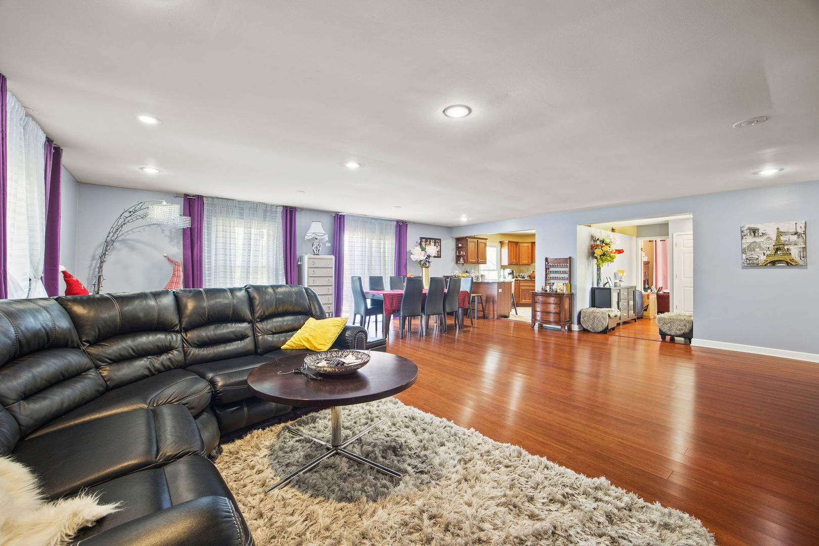 8 Greenvale Road Vernon Hills, IL 60061 - Photo 5 of 21 a living room with furniture and wooden floor