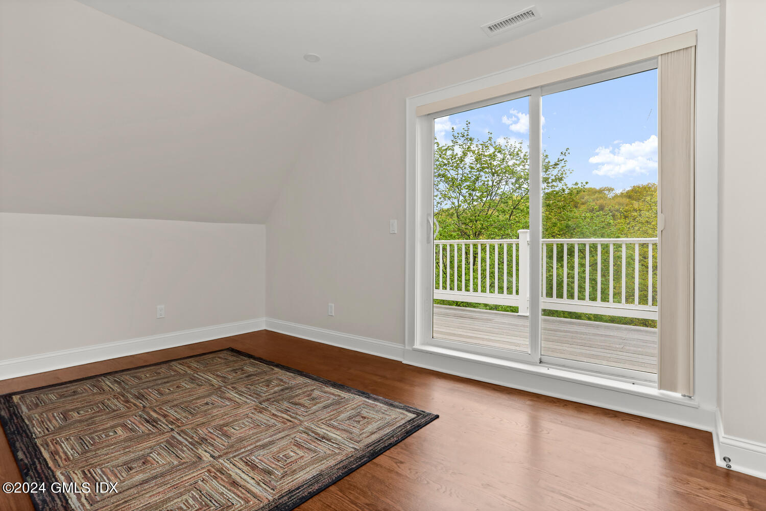 44 Riversville Road, Unit 2 Greenwich, CT 06831 - Photo 18 of 24 44 Riversville Rd Greenwich CT-large-006