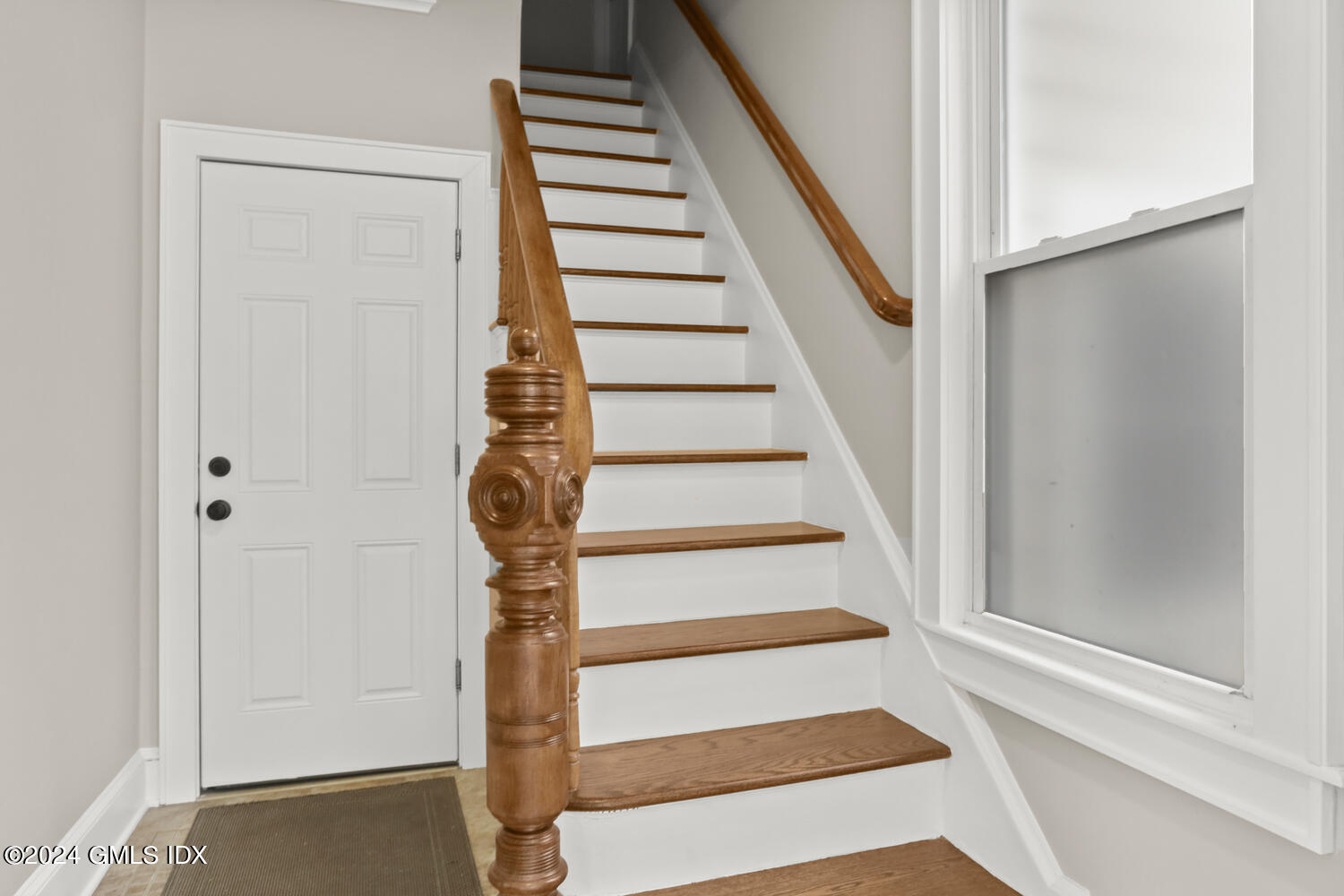 44 Riversville Road, Unit 2 Greenwich, CT 06831 - Photo 3 of 24 44 Riversville Rd Greenwich CT-large-046