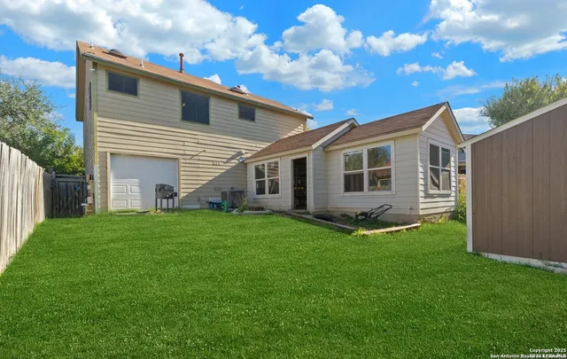 $2,075 | 821 Meadow Stone, Converse, TX 78109