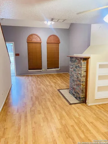 a view of empty room with an empty space