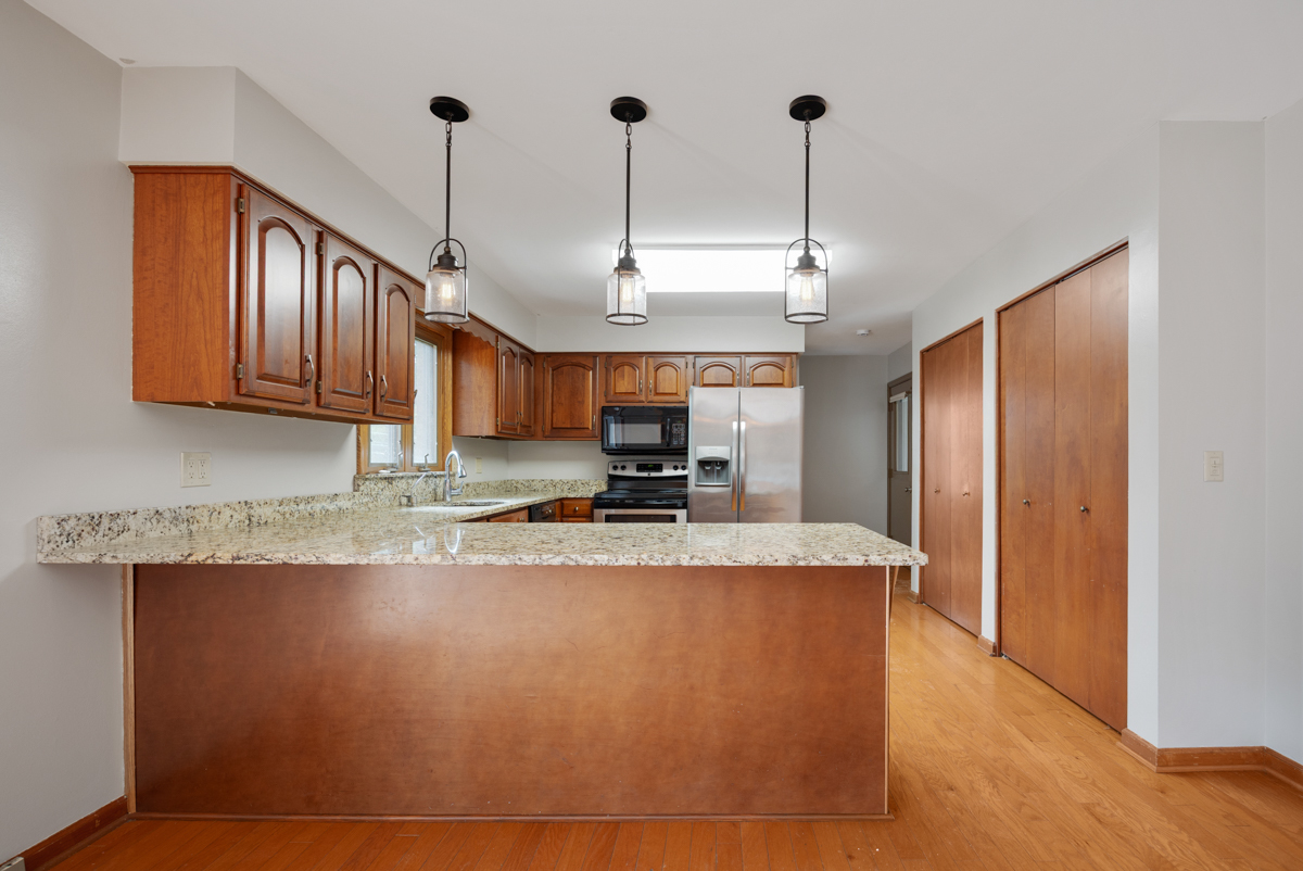 1441 Maple Lane Elgin, IL 60123 - Photo 12 of 29 Gallery Image 12