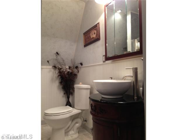 258 James Road Clemmons, NC 27012 - Photo 11 of 16 Bath.