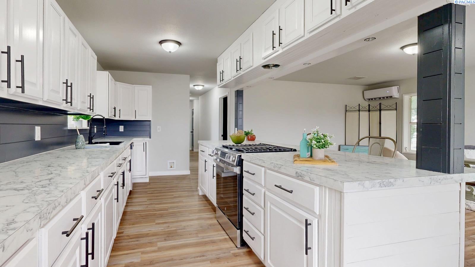220709 East Game Farm Road Kennewick, WA 99337 - Photo 10 of 47 Gallery Image 10