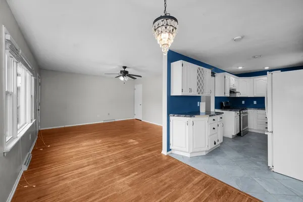 $1,995 | 1815 Cody Street, Bettendorf, IA 52722
