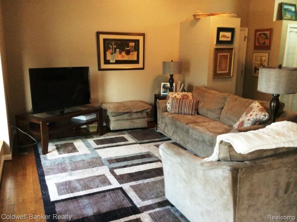 681 Kentucky Drive Rochester, MI 48307 - Photo 2 of 28 photo 1.jpg