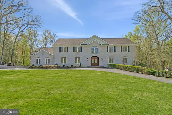 $2,400,000 | 8611 Brook Road, McLean, VA 22102