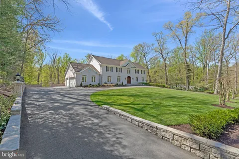 a view of house with garden