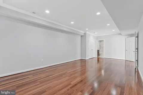 $2,400,000 | 8611 Brook Road, McLean, VA 22102