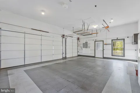 $2,400,000 | 8611 Brook Road, McLean, VA 22102