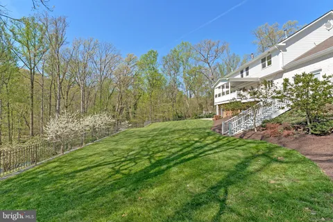 $2,400,000 | 8611 Brook Road, McLean, VA 22102