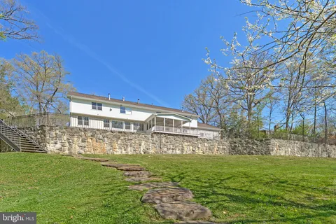 $2,400,000 | 8611 Brook Road, McLean, VA 22102