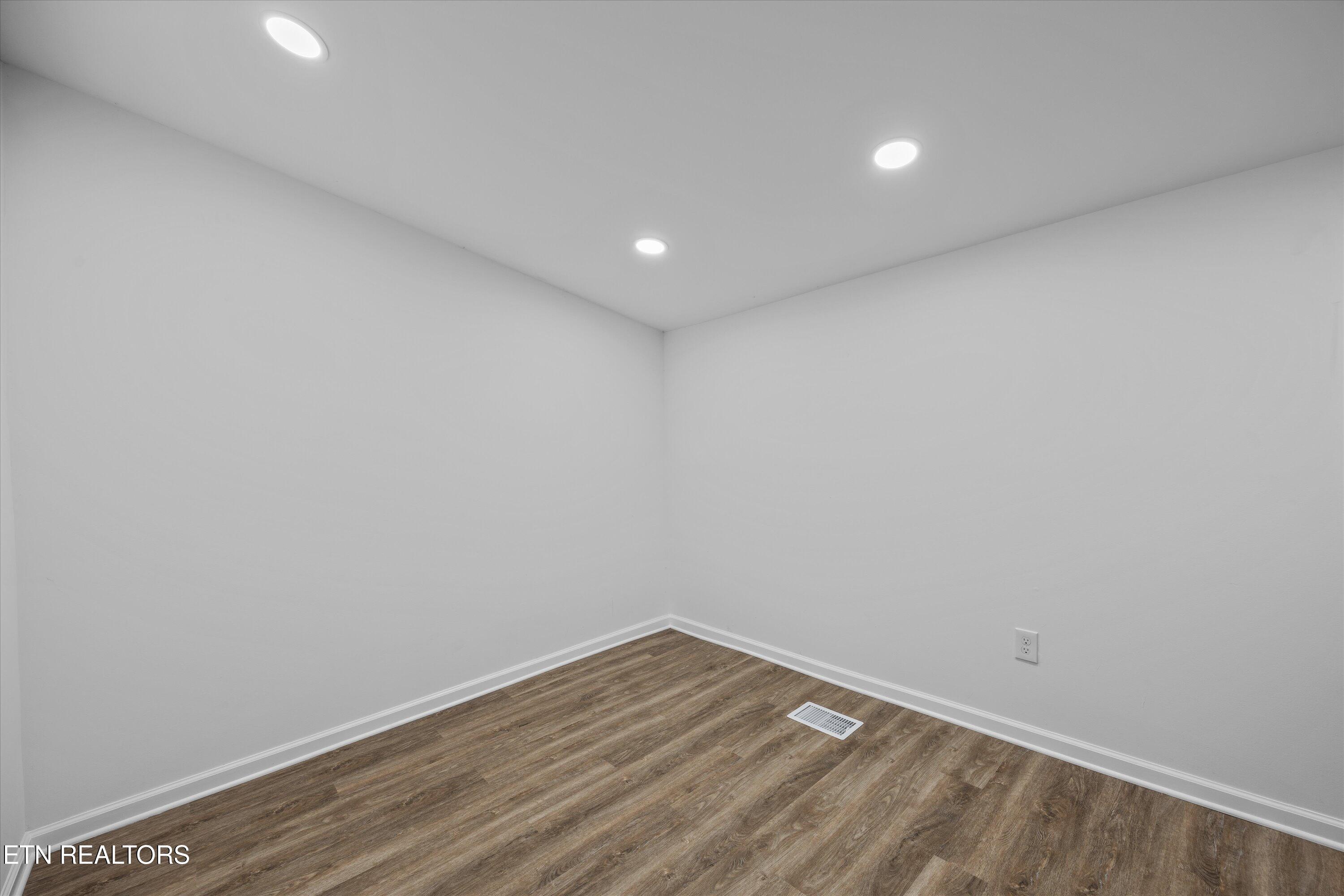 2399 Sweetwater Vonore Road Sweetwater, TN 37874 - Photo 19 of 41 Large Primary Closet