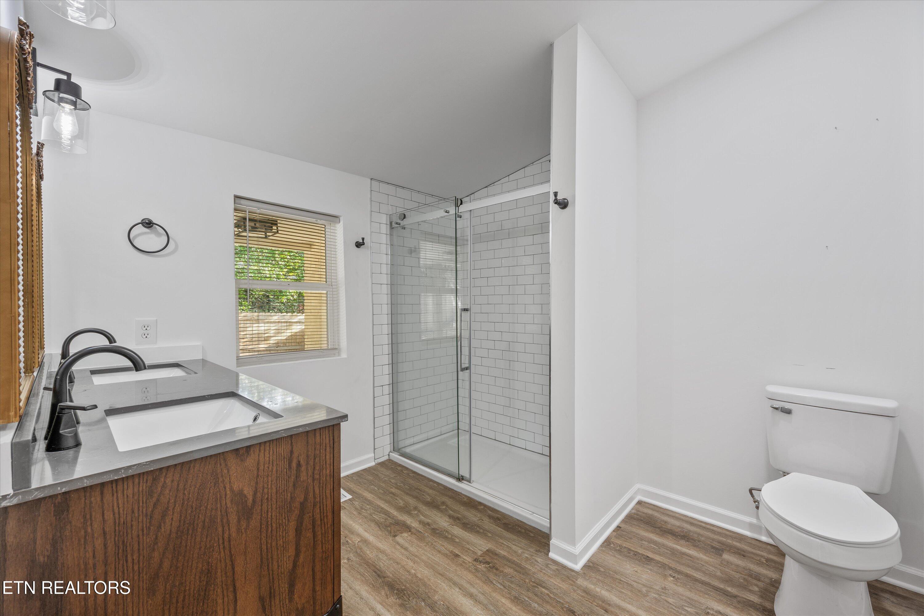 2399 Sweetwater Vonore Road Sweetwater, TN 37874 - Photo 20 of 41 Primary Bathroom