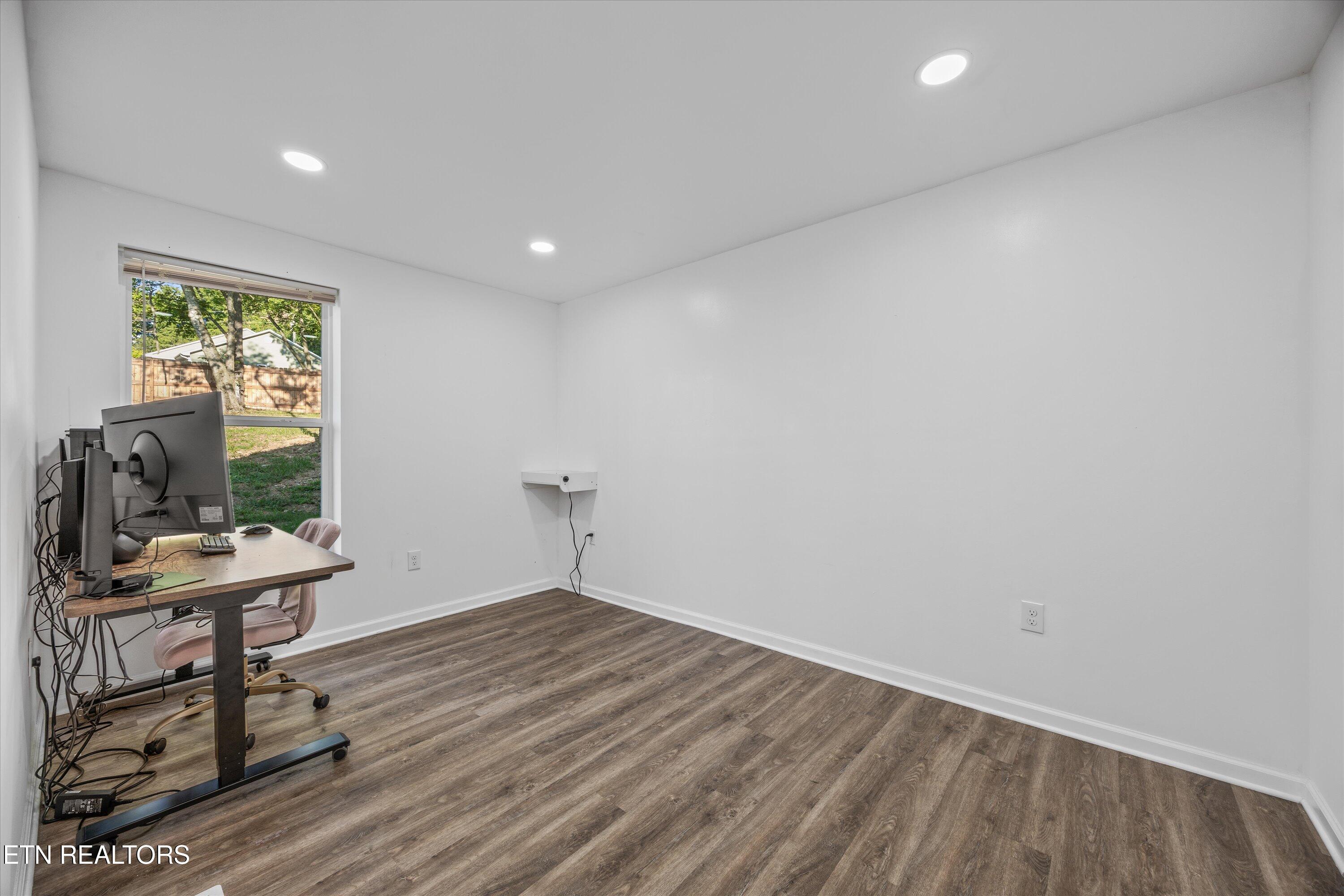 2399 Sweetwater Vonore Road Sweetwater, TN 37874 - Photo 28 of 41 Bedroom #3