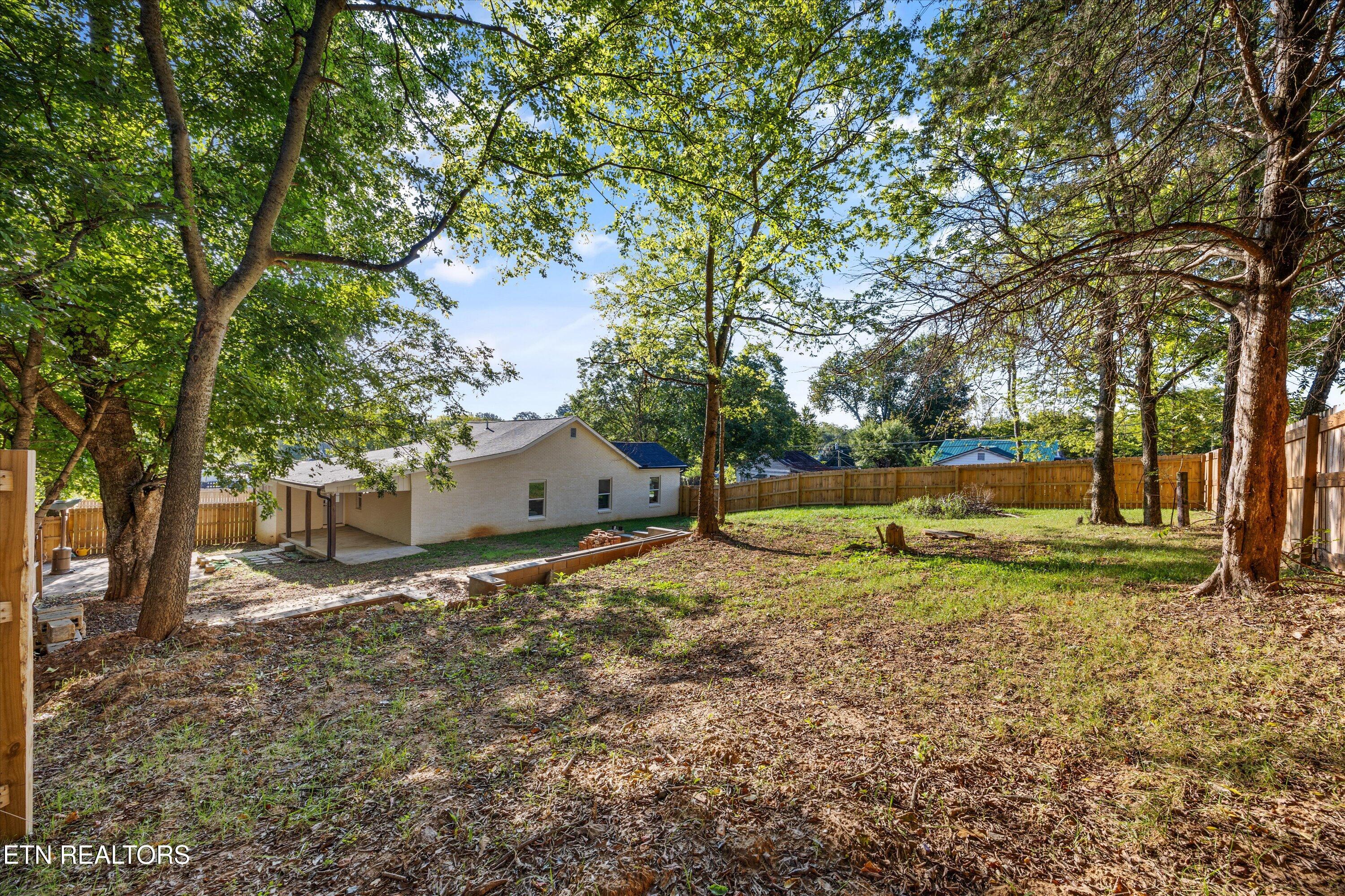 2399 Sweetwater Vonore Road Sweetwater, TN 37874 - Photo 30 of 41 Large Yard