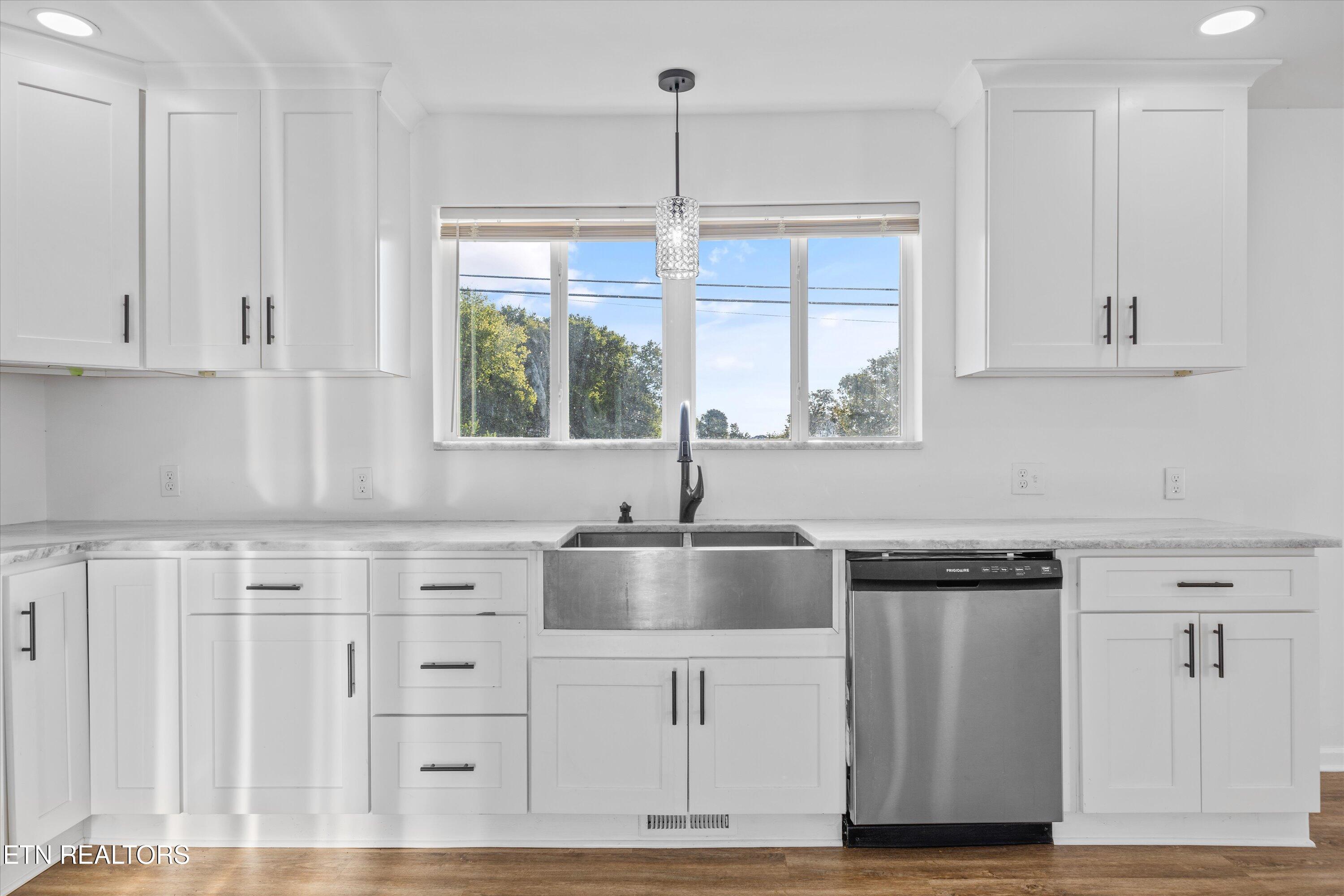 2399 Sweetwater Vonore Road Sweetwater, TN 37874 - Photo 8 of 41 Deep farm sink