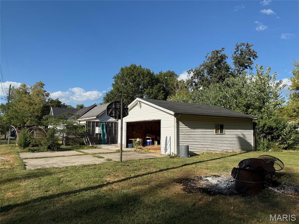 623 West Second Street St. Elmo, IL 62458 - Photo 2 of 14