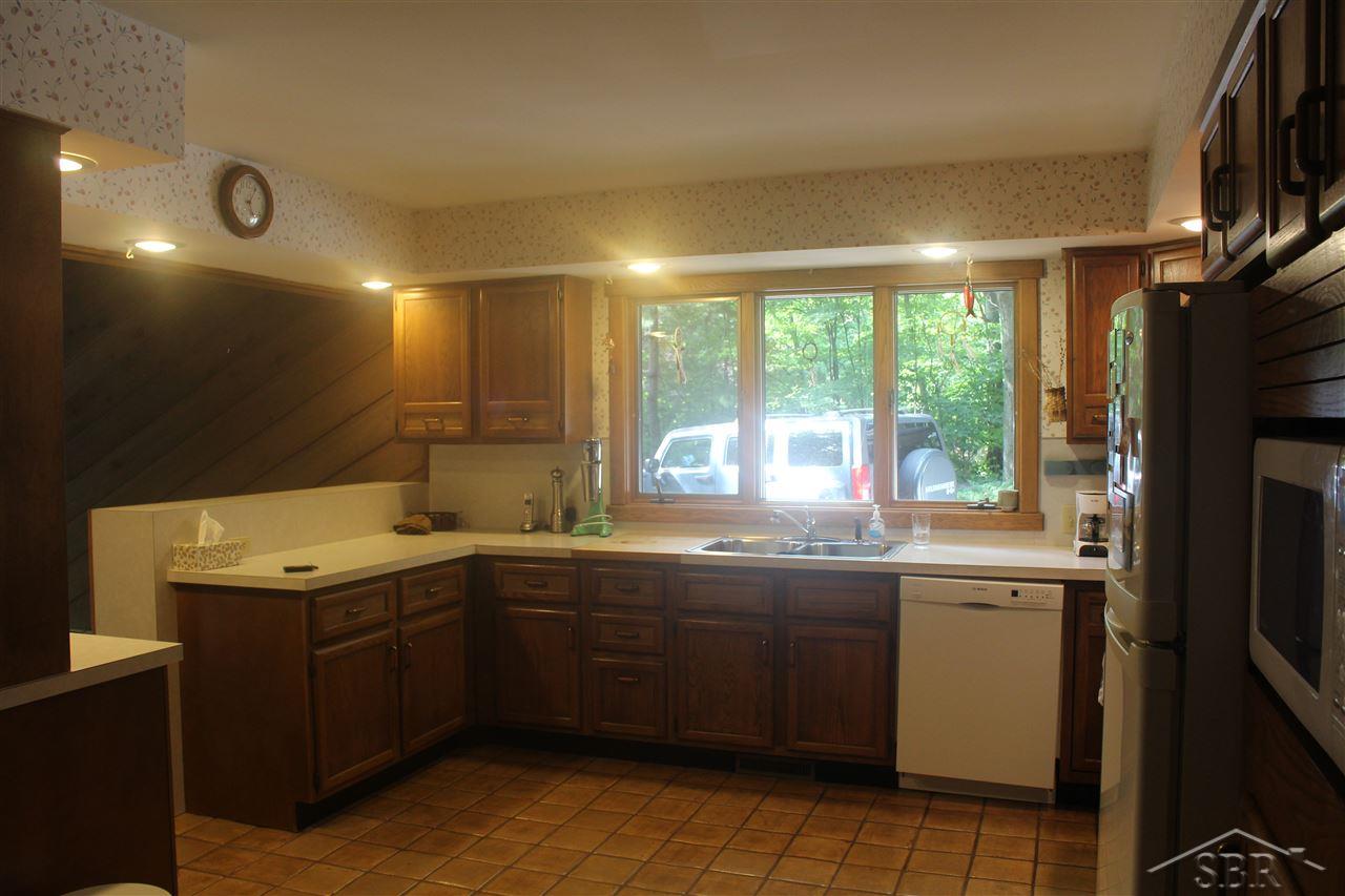 11400 Geddes Road Freeland, MI 48623 - Photo 7 of 26 31298950-6.JPG