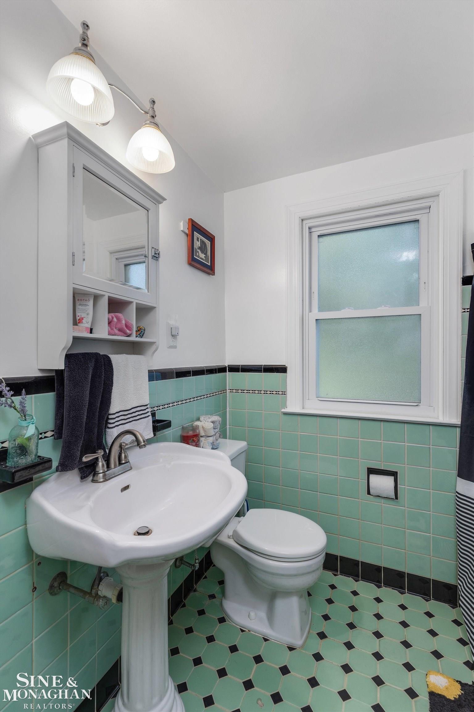 1291 Roslyn Road Grosse Pointe Woods, MI 48236 - Photo 26 of 39