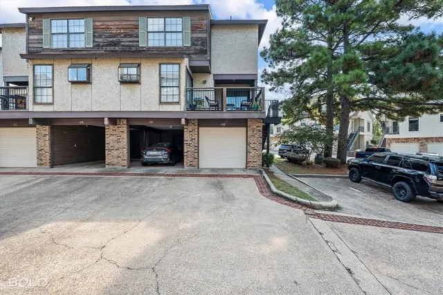 a view of a car park in front of house