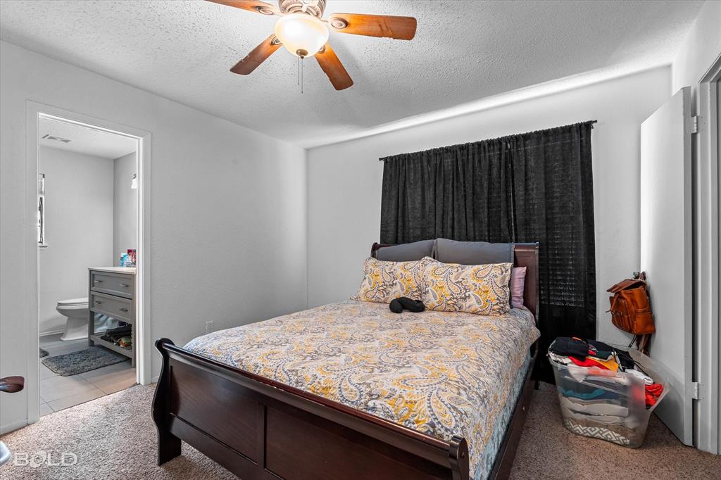 3100 Fairfield Avenue, Unit 10D Shreveport, LA 71104 - Photo 26 of 28 a bedroom with a bed and a walk in closet