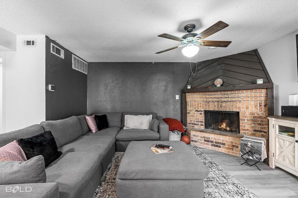 3100 Fairfield Avenue, Unit 10D Shreveport, LA 71104 - Photo 10 of 28 a living room with furniture and a fireplace