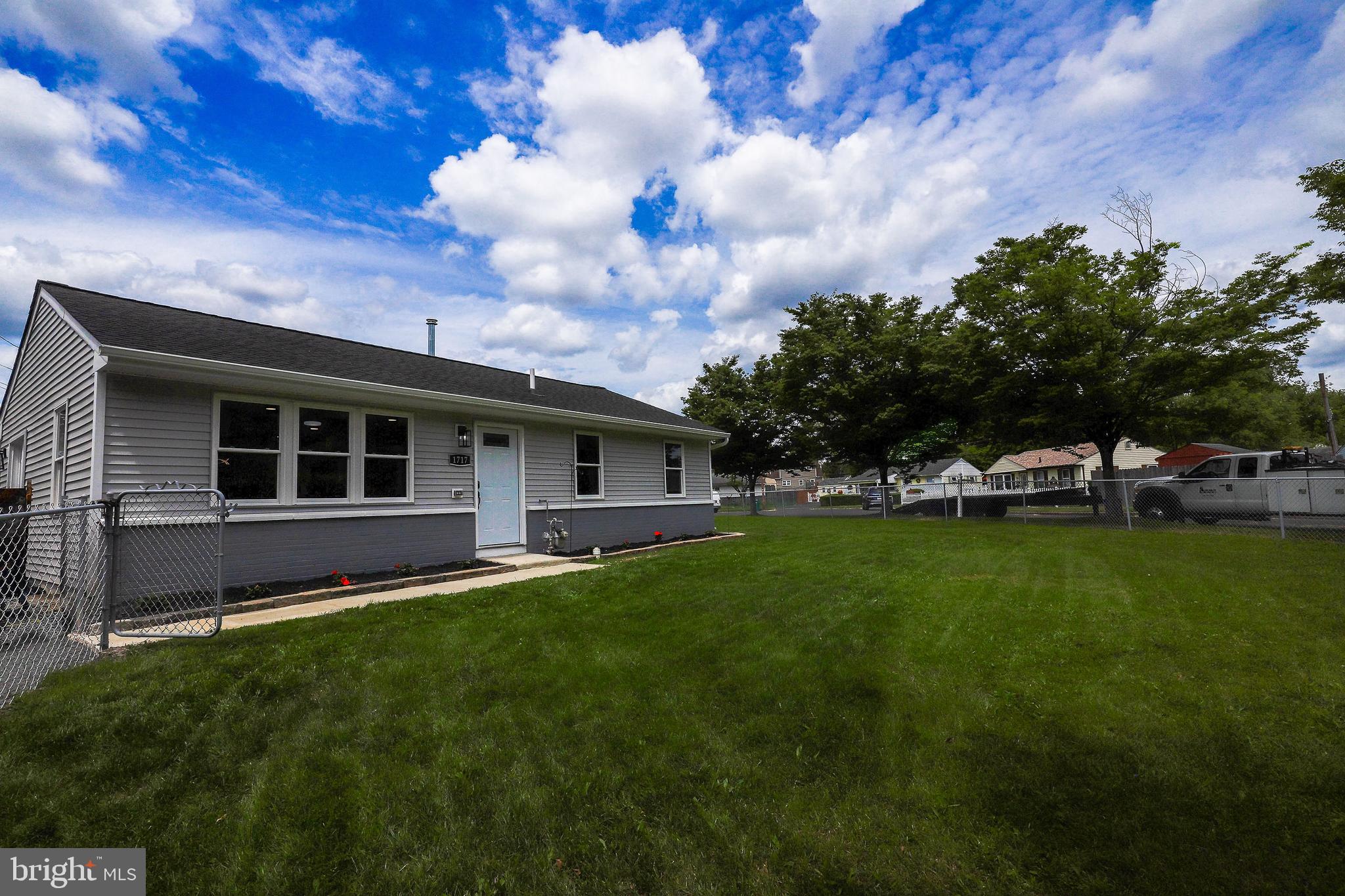 1717 Spencer Drive Croydon, PA 19021 - Photo 4 of 37