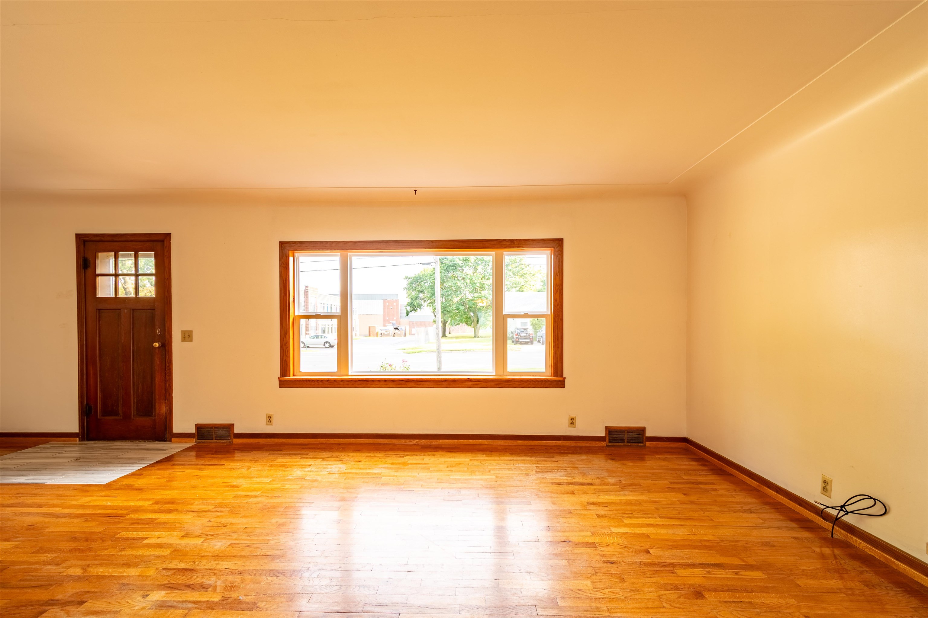 121 East Maple Street Shepherd, MI 48883 - Photo 6 of 26 1950233-dbbc9bda-f2e3-4b1c-b002-15ffe2e27a2a.JPG