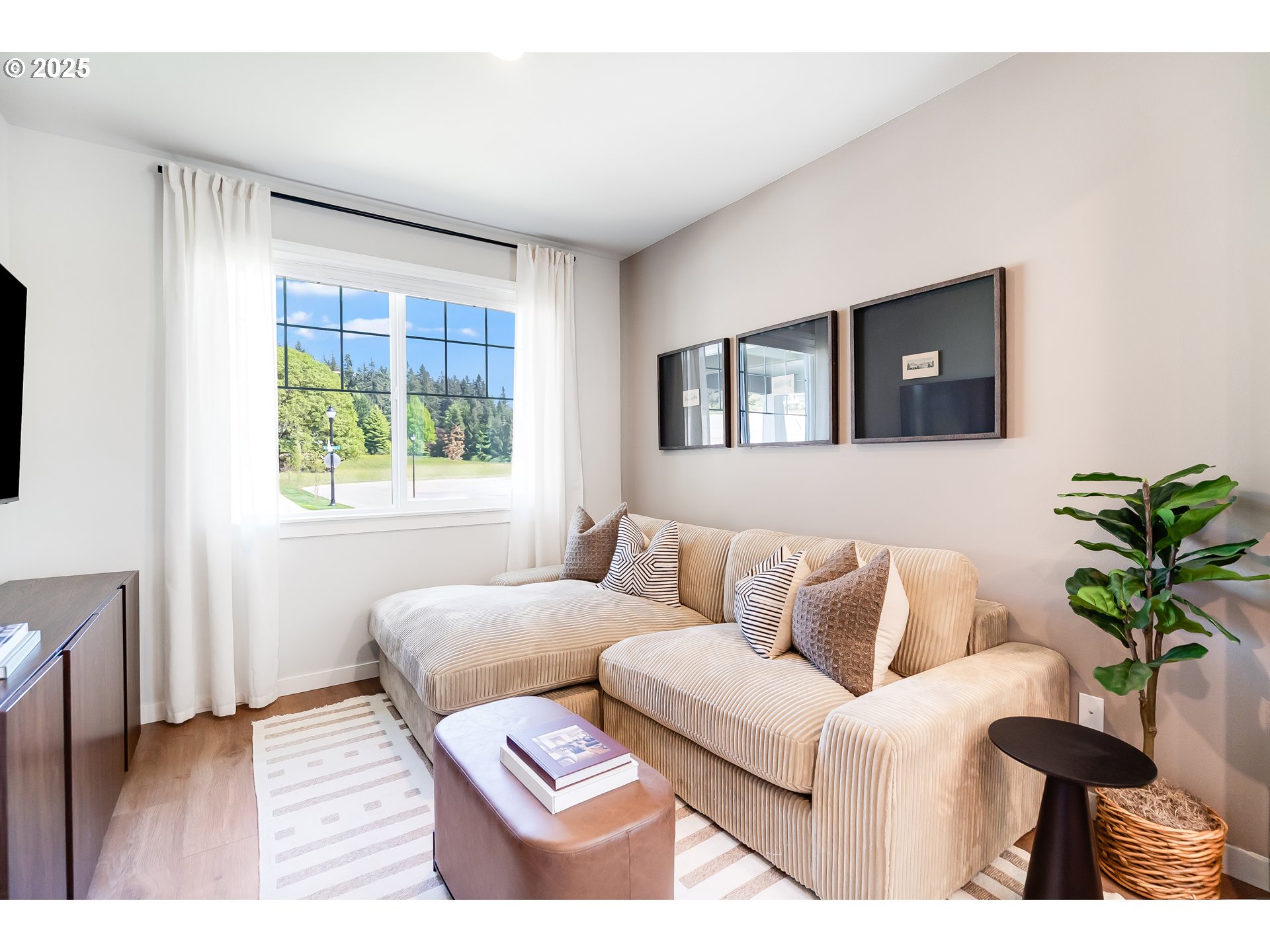 5269 North 87th Avenue Camas, WA 98607 - Photo 22 of 48 a living room with furniture and a window